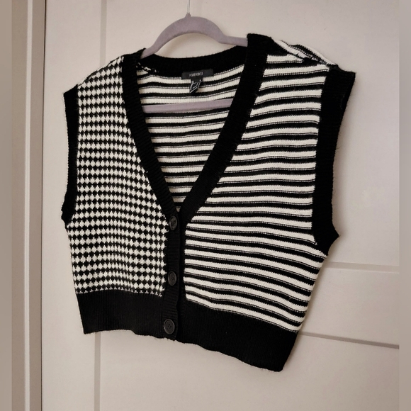 Forever 21 Black and White Striped Knit Vest - Picture 2 of 5